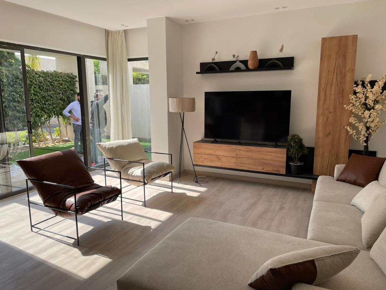 Ground Apartment 2-Bedrooms In Lake View Residence Amazing Price! New Cairo Exterior photo