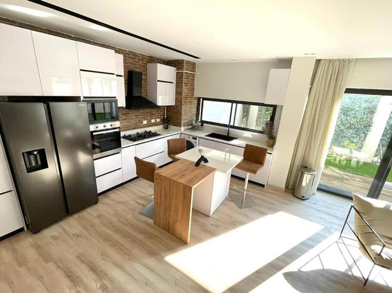 Ground Apartment 2-Bedrooms In Lake View Residence Amazing Price! New Cairo Exterior photo